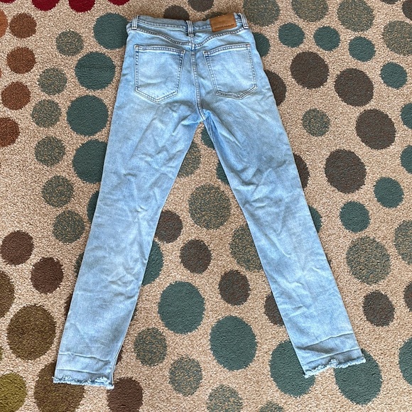 Denim Forum light blue straight leg ripped jeans, size 25. - Picture 4 of 4